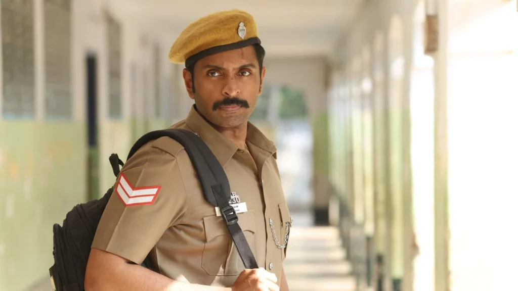Vikram Prabhu in Sirai movie wearing police uniform, portraying Constable Kathiravan in Tamil procedural cinema